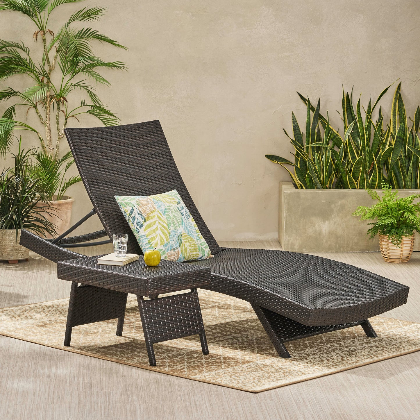 Lakeport Outdoor Wicker Lounge and Table