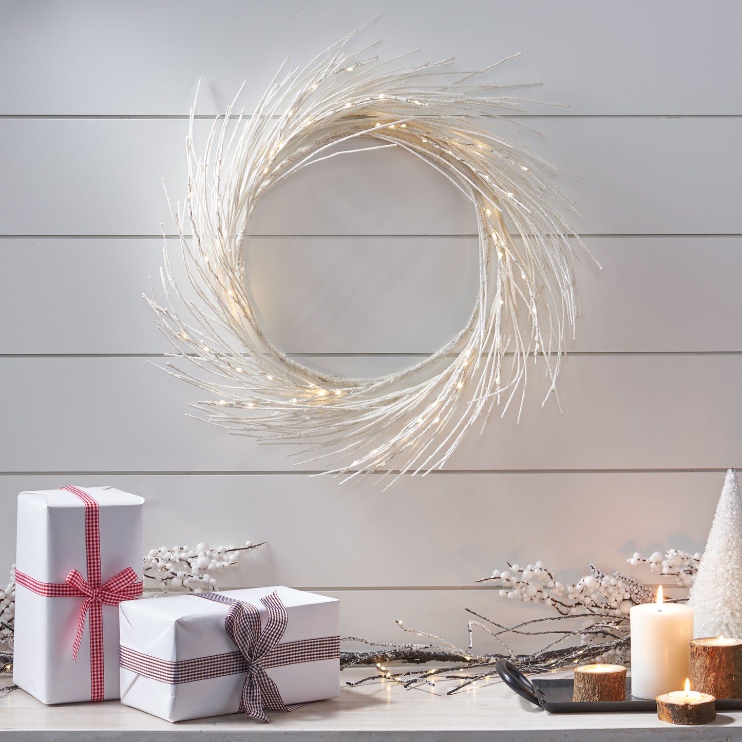 Simba 24" Pre-lit Warm White LED Artificial Christmas Wreath