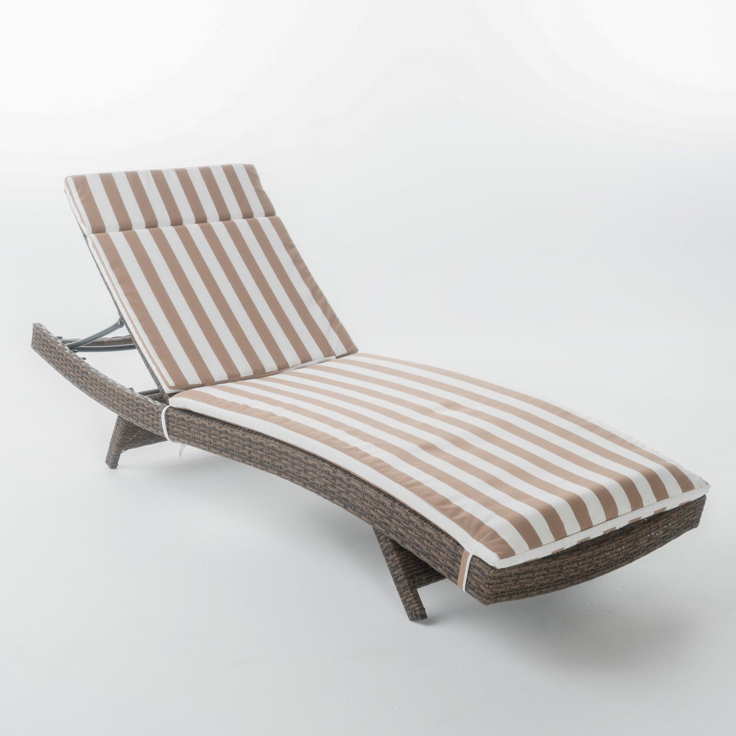 Lakeport Outdoor Wicker Lounge w/Brown & White Stripe Water Resistant Cusions