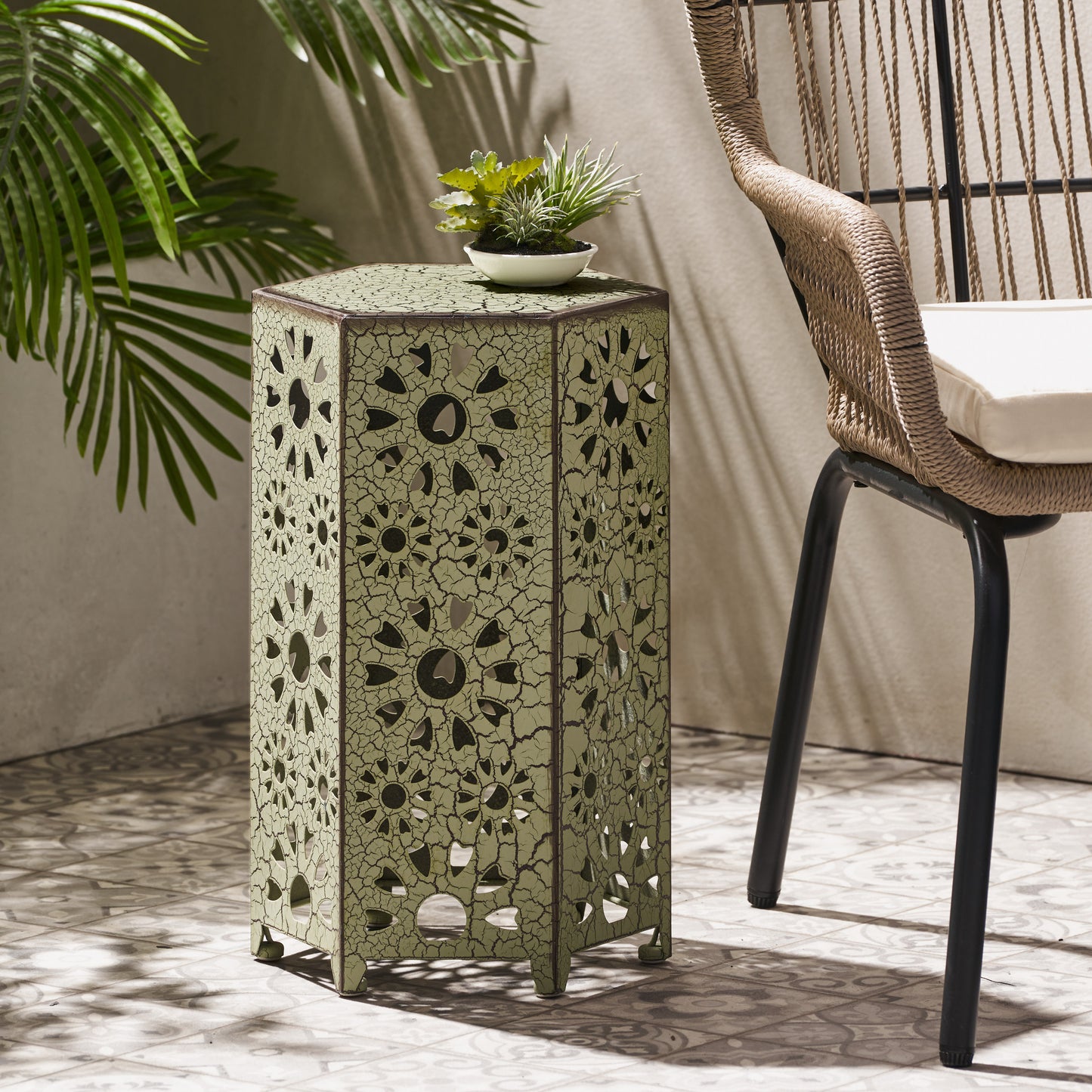 Elliot Outdoor 12 Inch Crackle Green Sunburst Iron Side Table