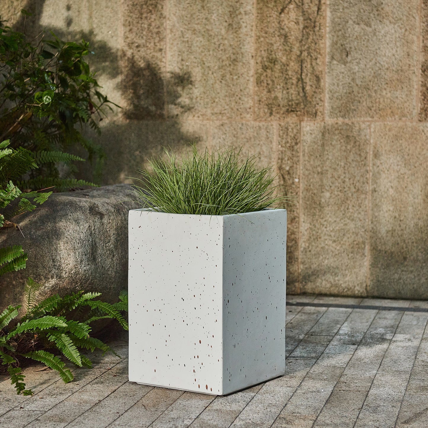 Nereus MGO Handmade Rectangle Planter Box, 20''H, White