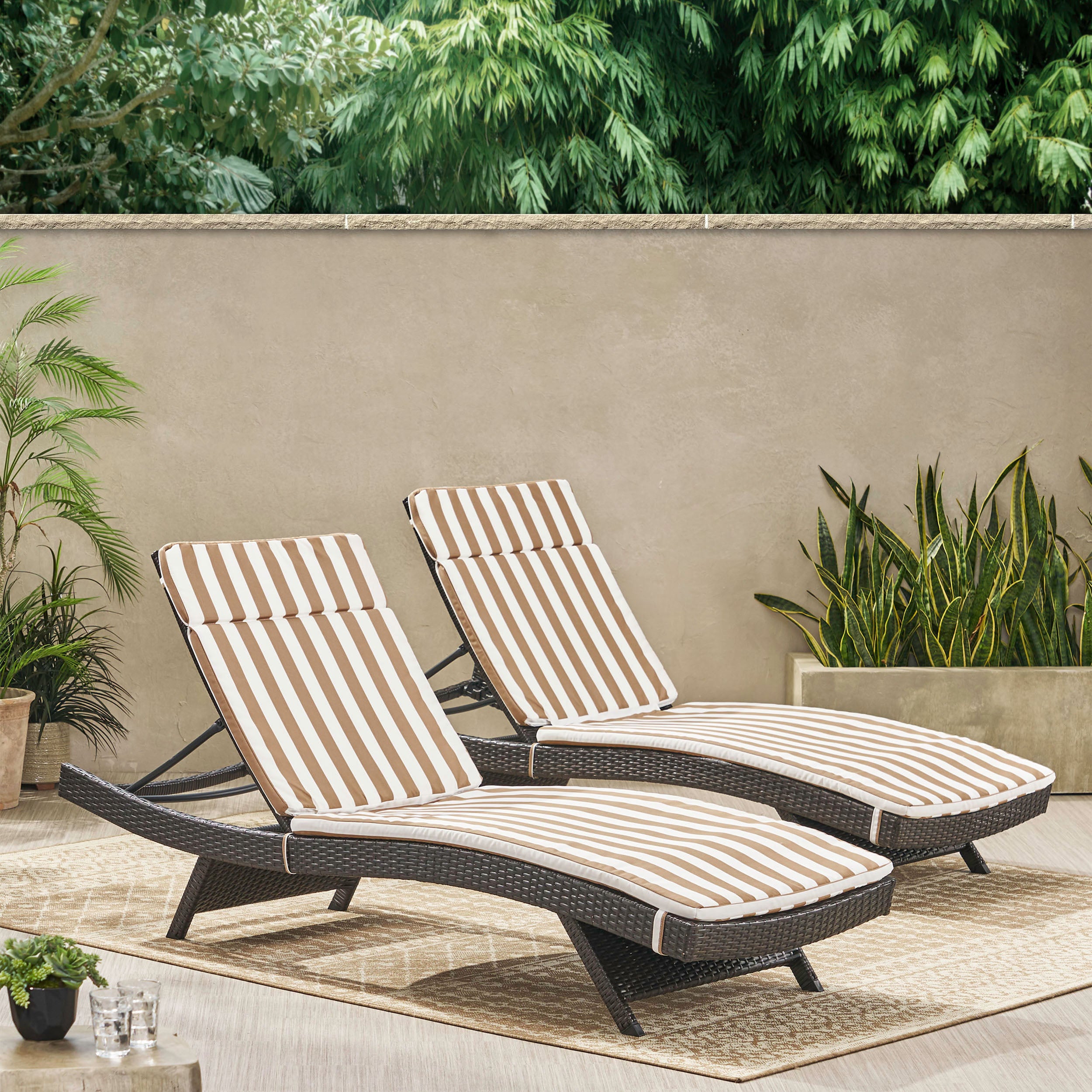 Patio chaise lounge online cushions