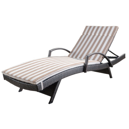 Lakeport Outdoor Wicker Lounge with Water Resistant Cushion