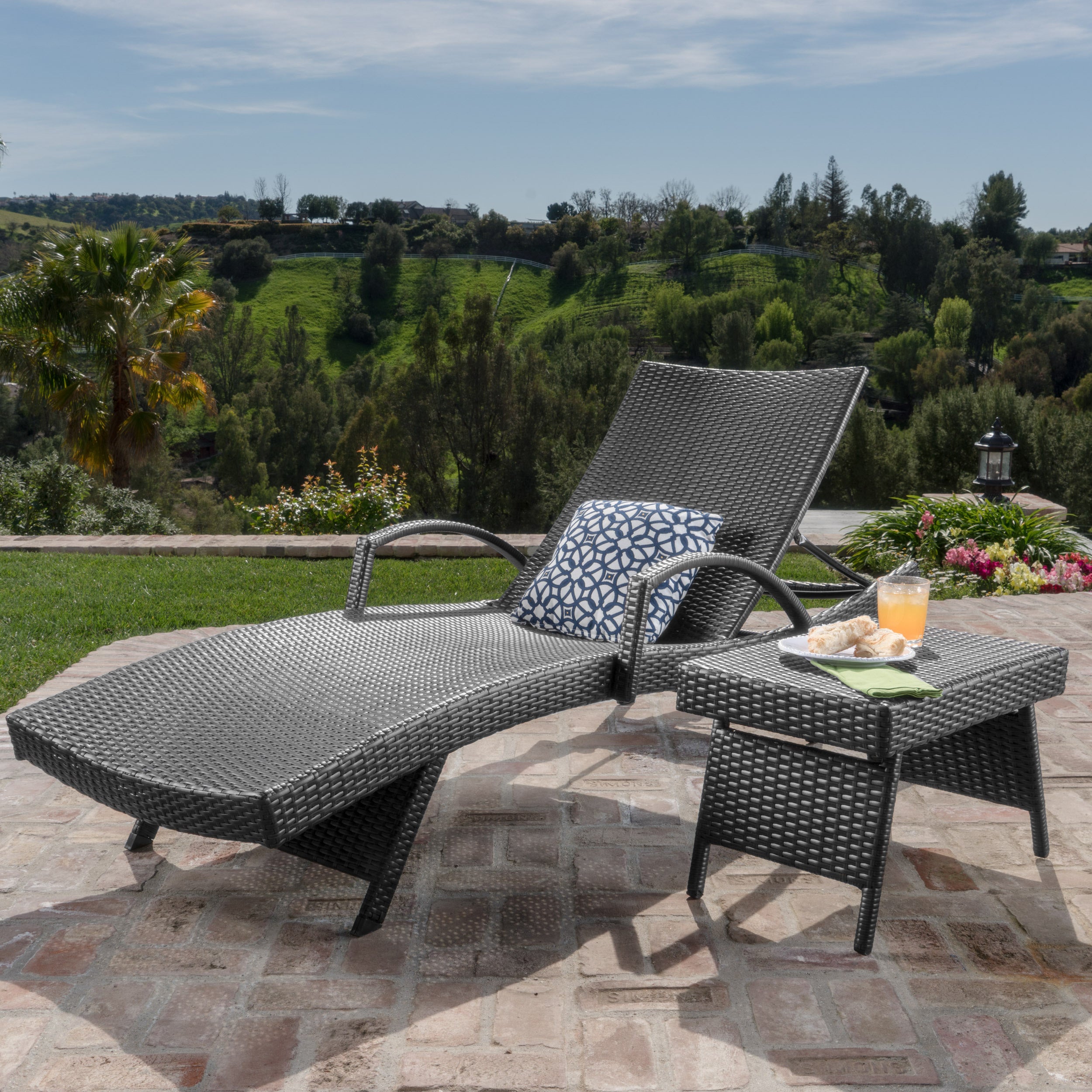 Gray wicker 2024 chaise lounge