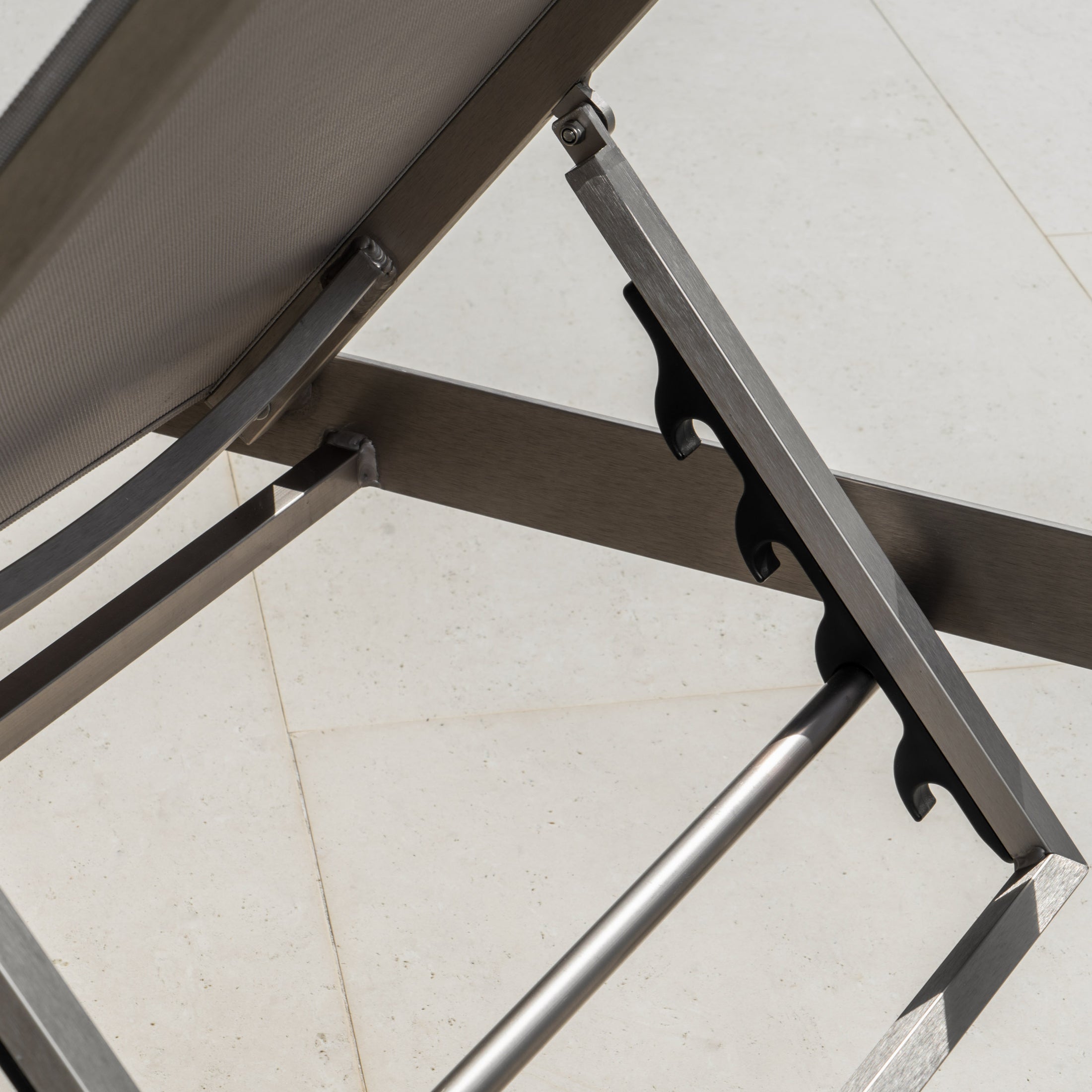 Holborn Outdoor Modern Gray Mesh Chaise Lounge with Wheels (Set of 2