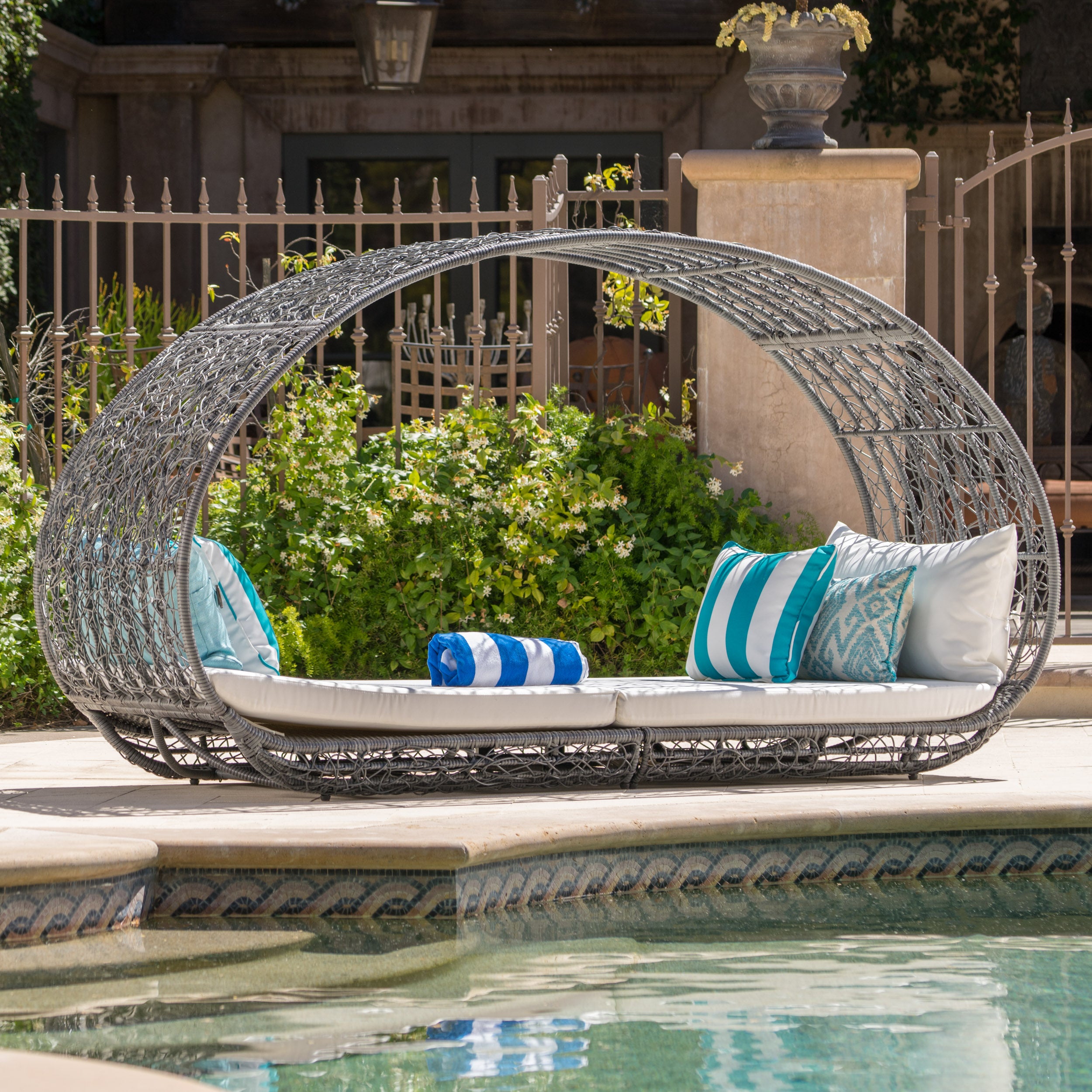 Garden day bed deals groupon