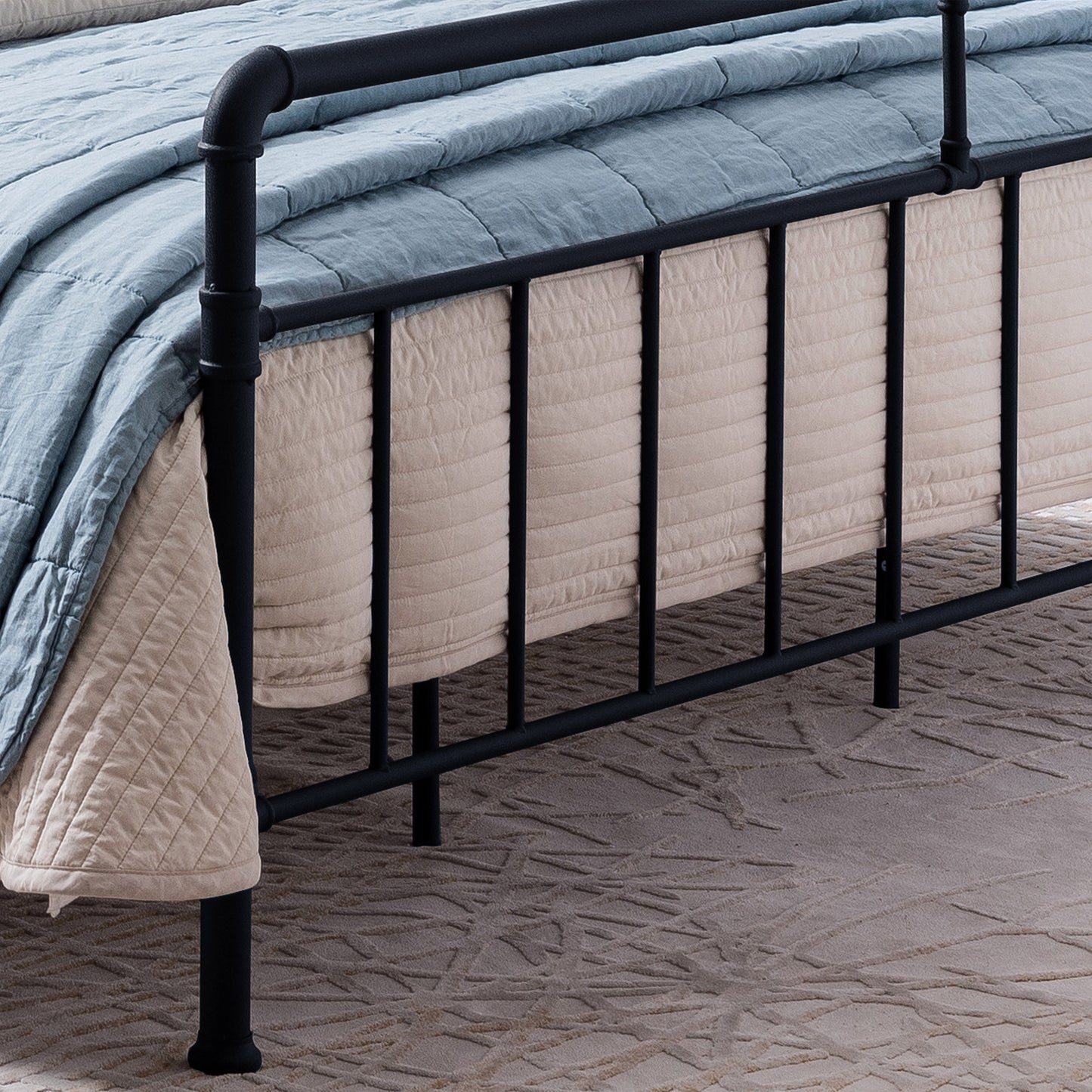 Sally Queen-Size Iron Bed Frame, Minimal, Industrial