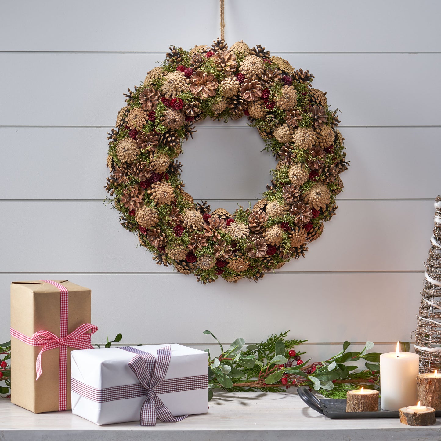 18.5 Inch Artificial Pinecone Christmas Wreath