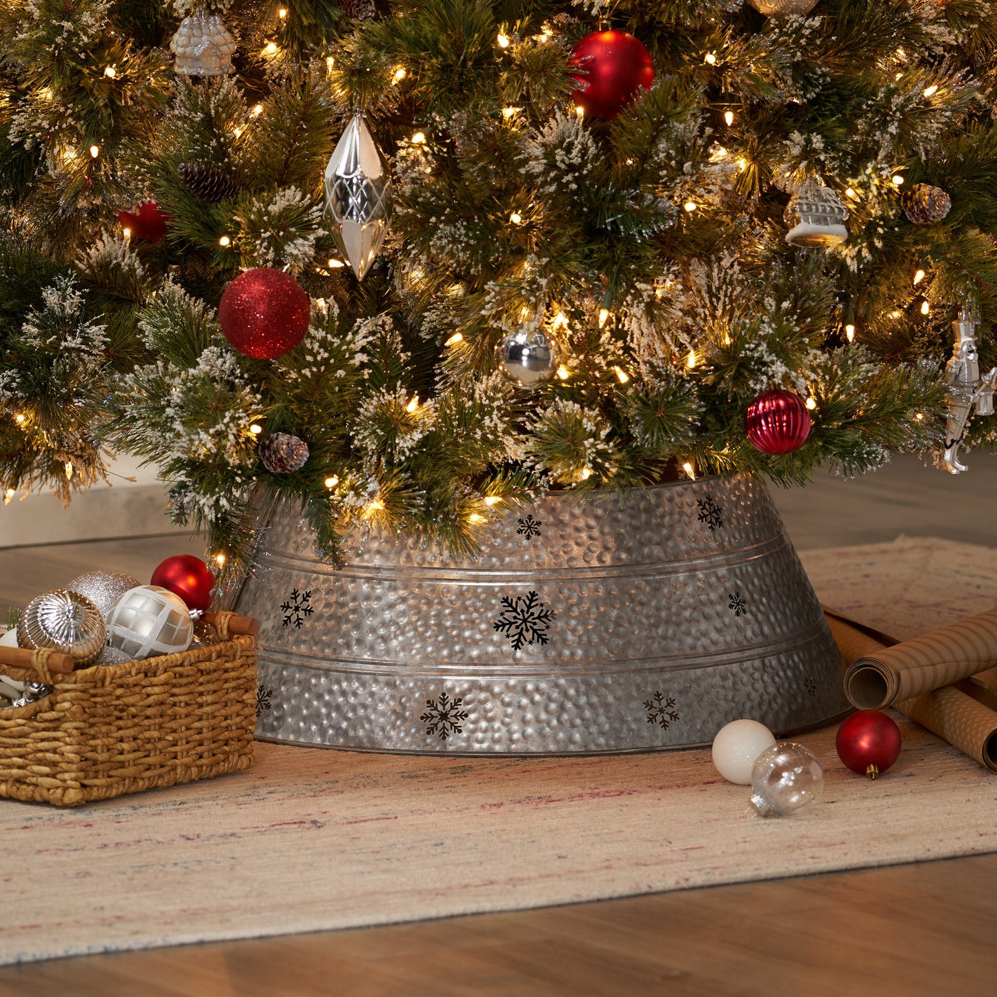 Clough Metal Christmas Tree Collar, Silver