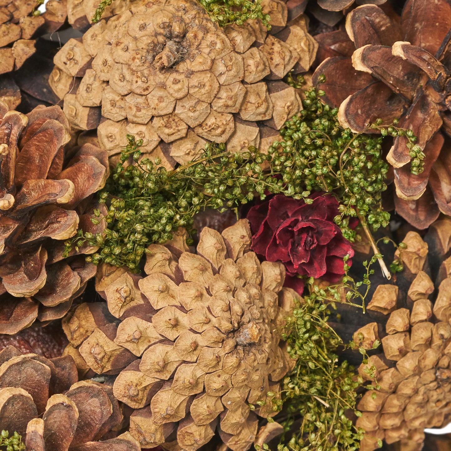 18.5 Inch Artificial Pinecone Christmas Wreath